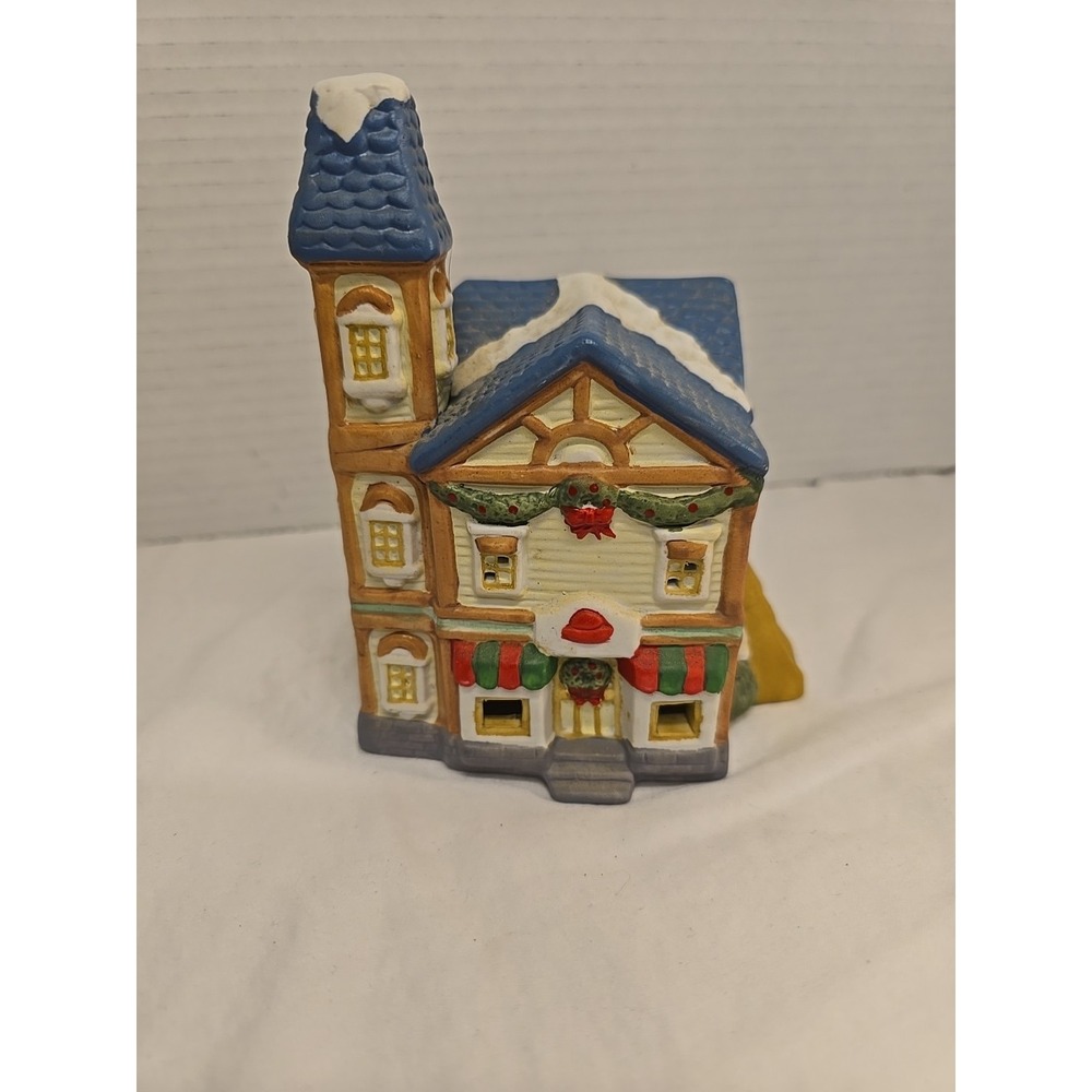 1995 Santa's Best Village Victorian Ceramic House‎ HAT SHOP Christmas Village